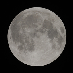 111210luna_ecl_2052.jpg