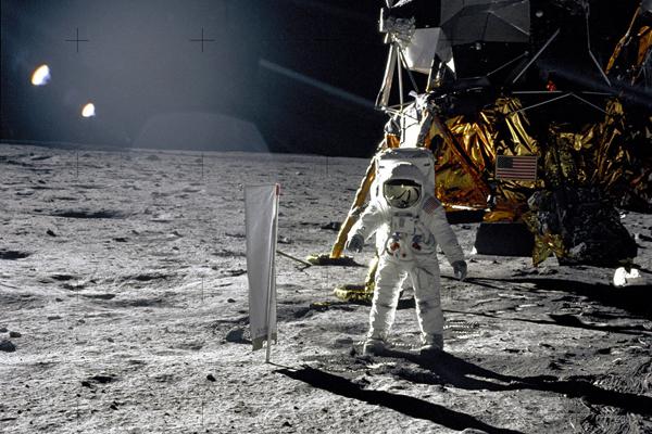 11 号 アポロ 月面に残された星条旗は今、どうなっている？